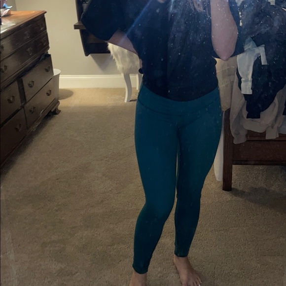 Lululemon size 4 dark greenish bluish leggings - Picture 6 of 6